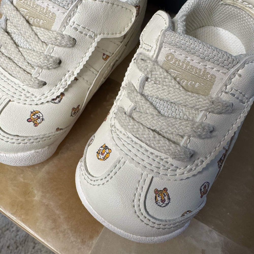 Onitsuka Tiger by Asics Kids Sneakers - Cream with Tigers Prints - Picture 5 of 7